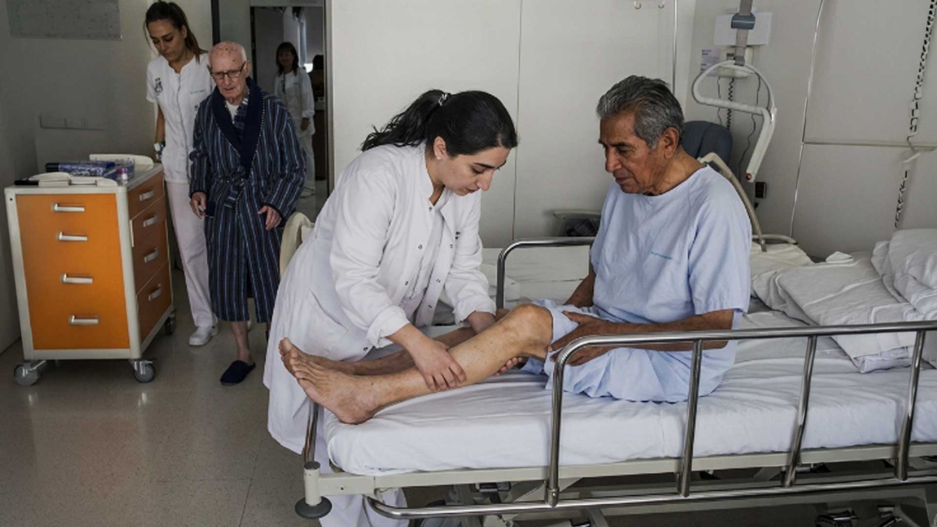 Enfermera revela cómo lograr que el hospital atienda mejor a tu familiar