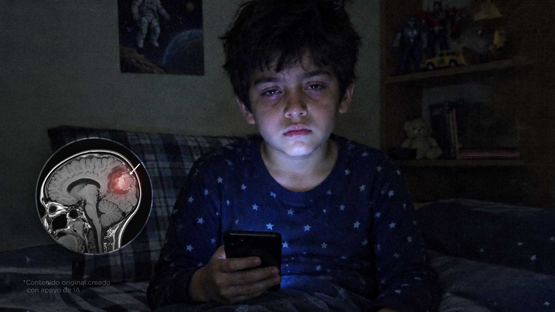 Si tu hijo se desvela con el celular, esto le puede pasar en la escuela. Avísale a su papá